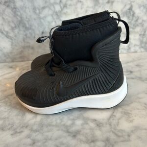 Nike Kids Benzie Boot Size 6C